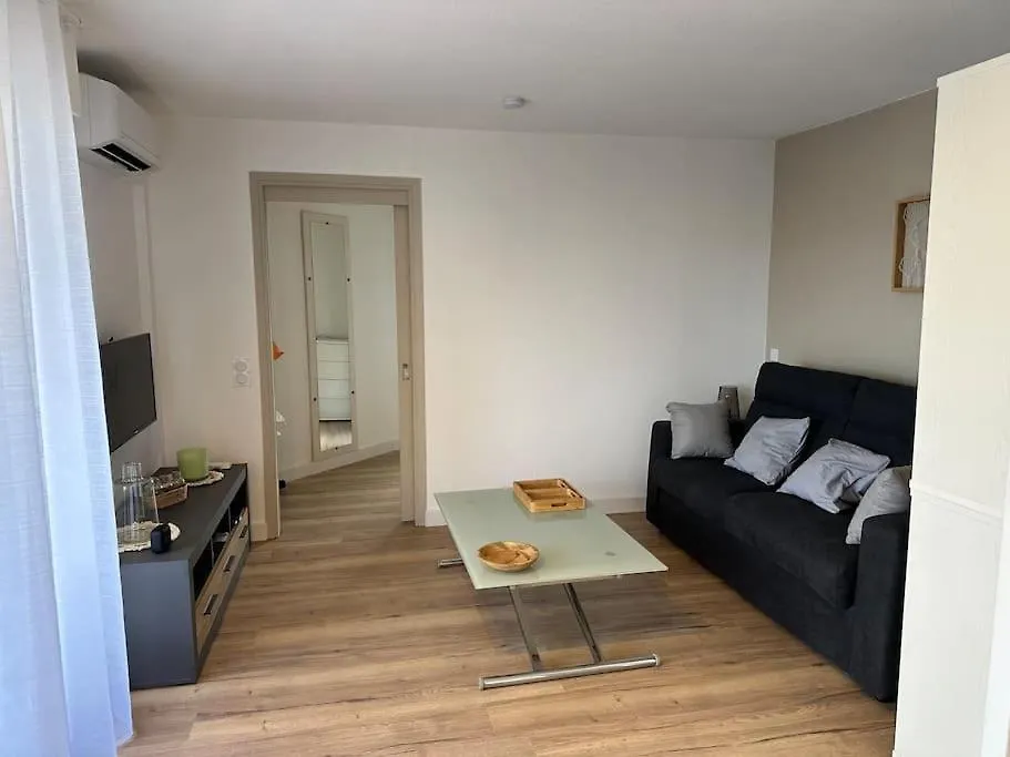 Studio Cabine En Etage, Front De Mer Frejus