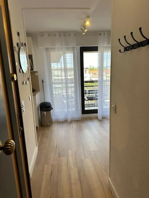 Apartment Studio Cabine En Etage, Front De Mer Frejus