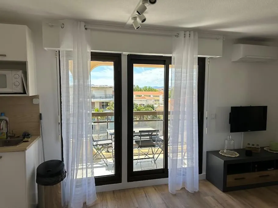 Apartment Studio Cabine En Etage, Front De Mer Frejus