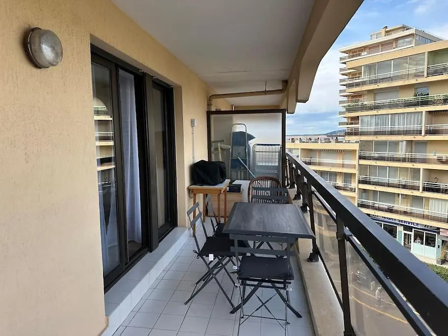Studio Cabine En Etage, Front De Mer Frejus 0*,  France
